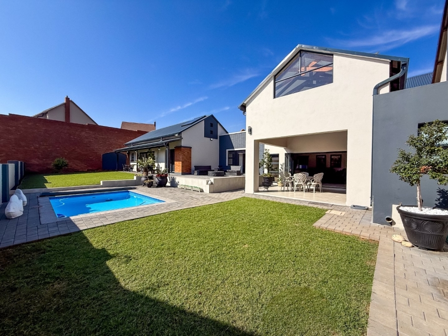 4 Bedroom Property for Sale in Meerhof North West